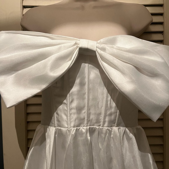 NWT Lulu's White Bow-Accent Wedding White Party Photo Op Lined Gown Dress Small - Picture 5 of 7